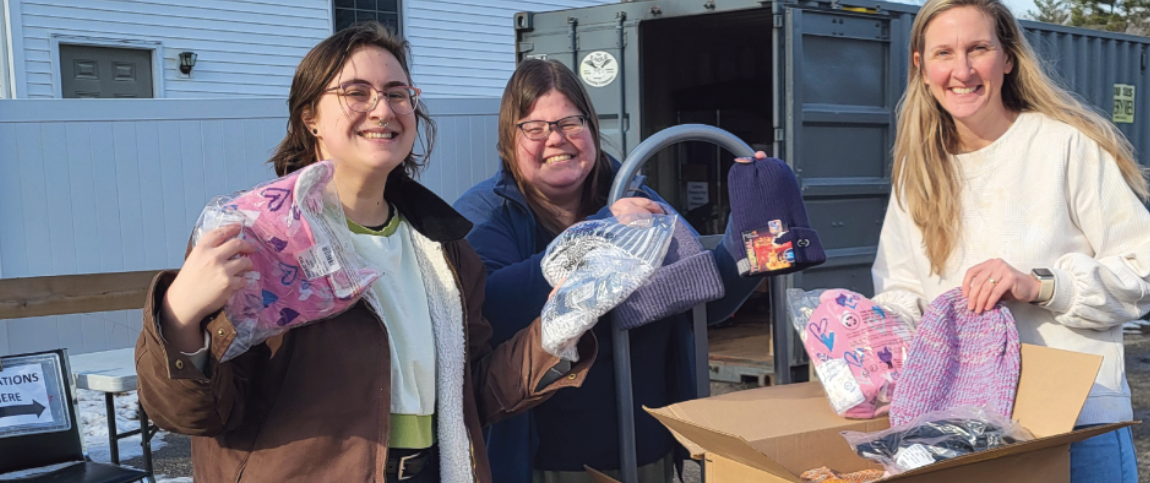 Newbury Town Library 2025 Hat & Mitten/Glove Drive Delivers Big